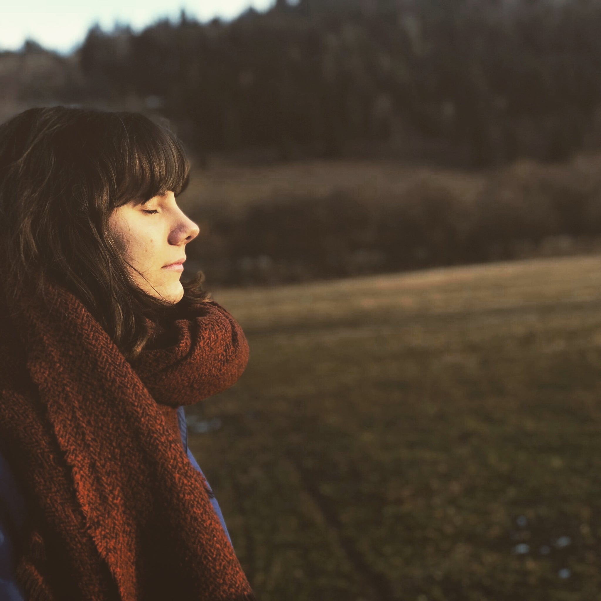 lady wearing pashmina scarf