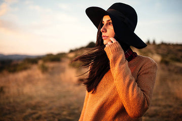 woman wearing cashmere clothe